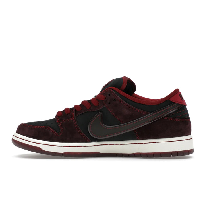 Nike SB Dunk Low Riot Skateshop